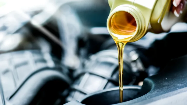 Oli-Motor-Pilih-Yang-Pas-Biar-Tidak-Aus